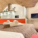 Apartman Charming With Brick Vaulted Ceilings Perugia