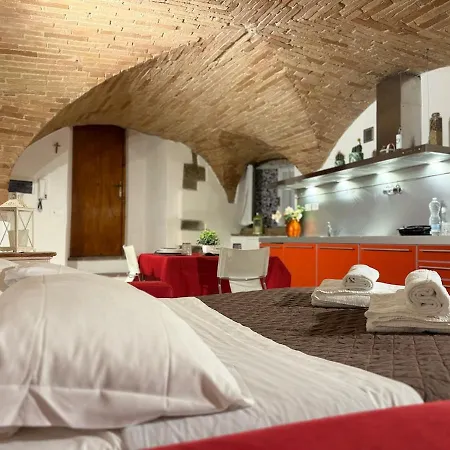 Charming With Brick Vaulted Ceilings Apartman Perugia