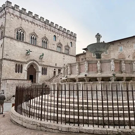 Charming With Brick Vaulted Ceilings Apartment *
